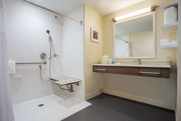  - Hampton Inn & Suites Westchester Yonkers