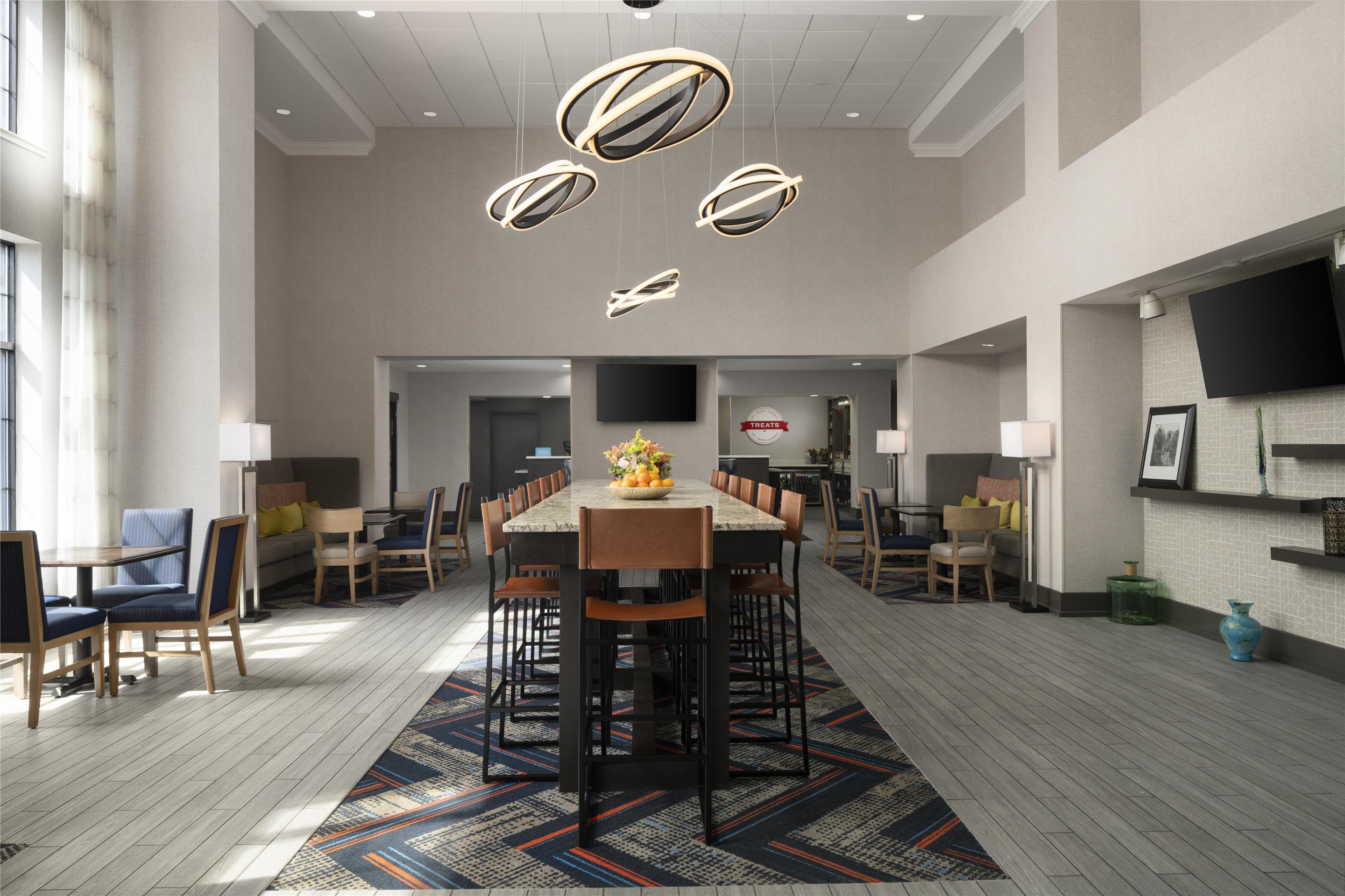 Lobby | Hampton Inn & Suites Yonkers - Westchester
