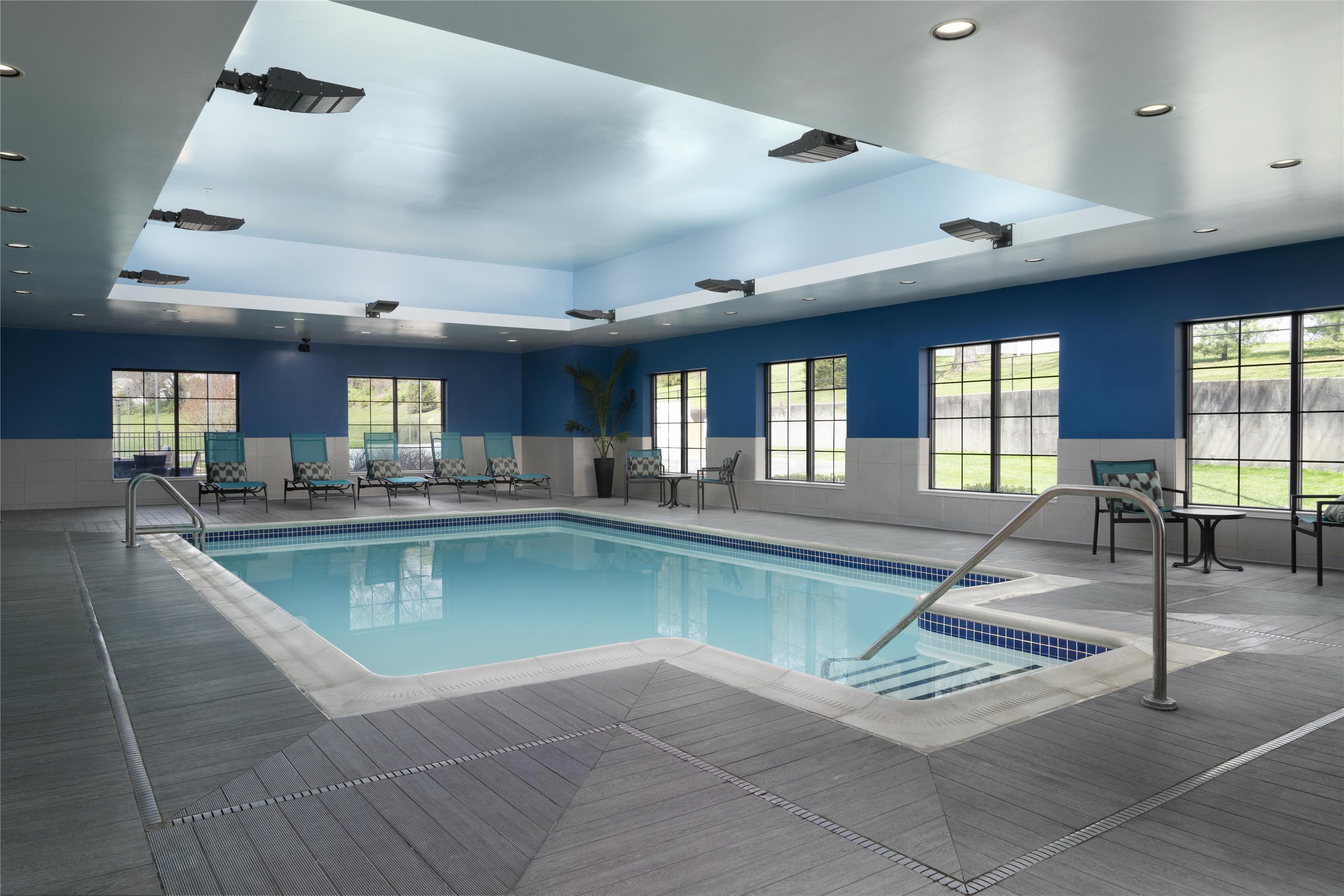 Pool | Hampton Inn & Suites Yonkers - Westchester