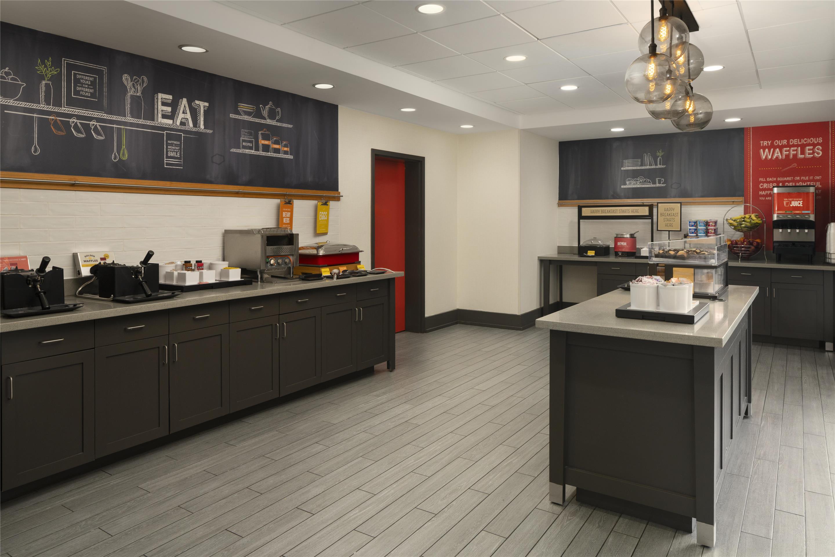 Breakfast Area | Hampton Inn & Suites Yonkers - Westchester