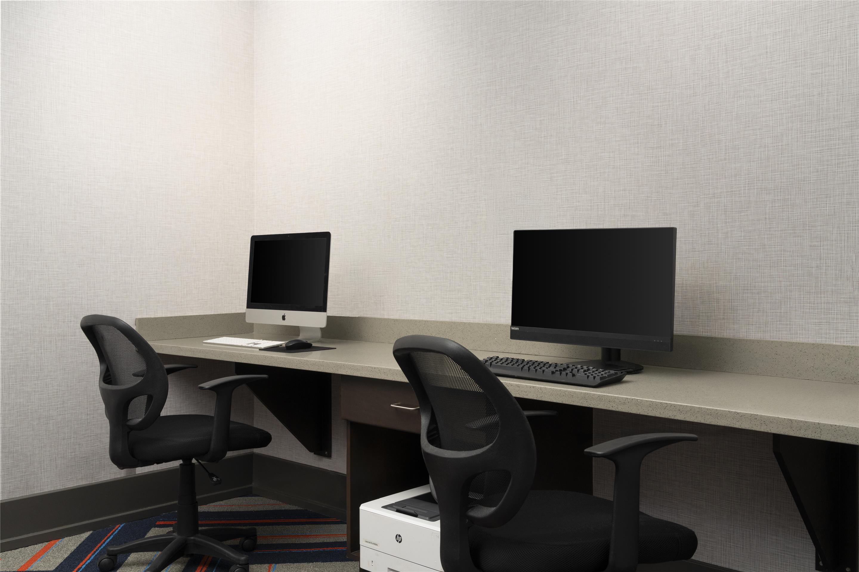 Business Center | Hampton Inn & Suites Yonkers - Westchester