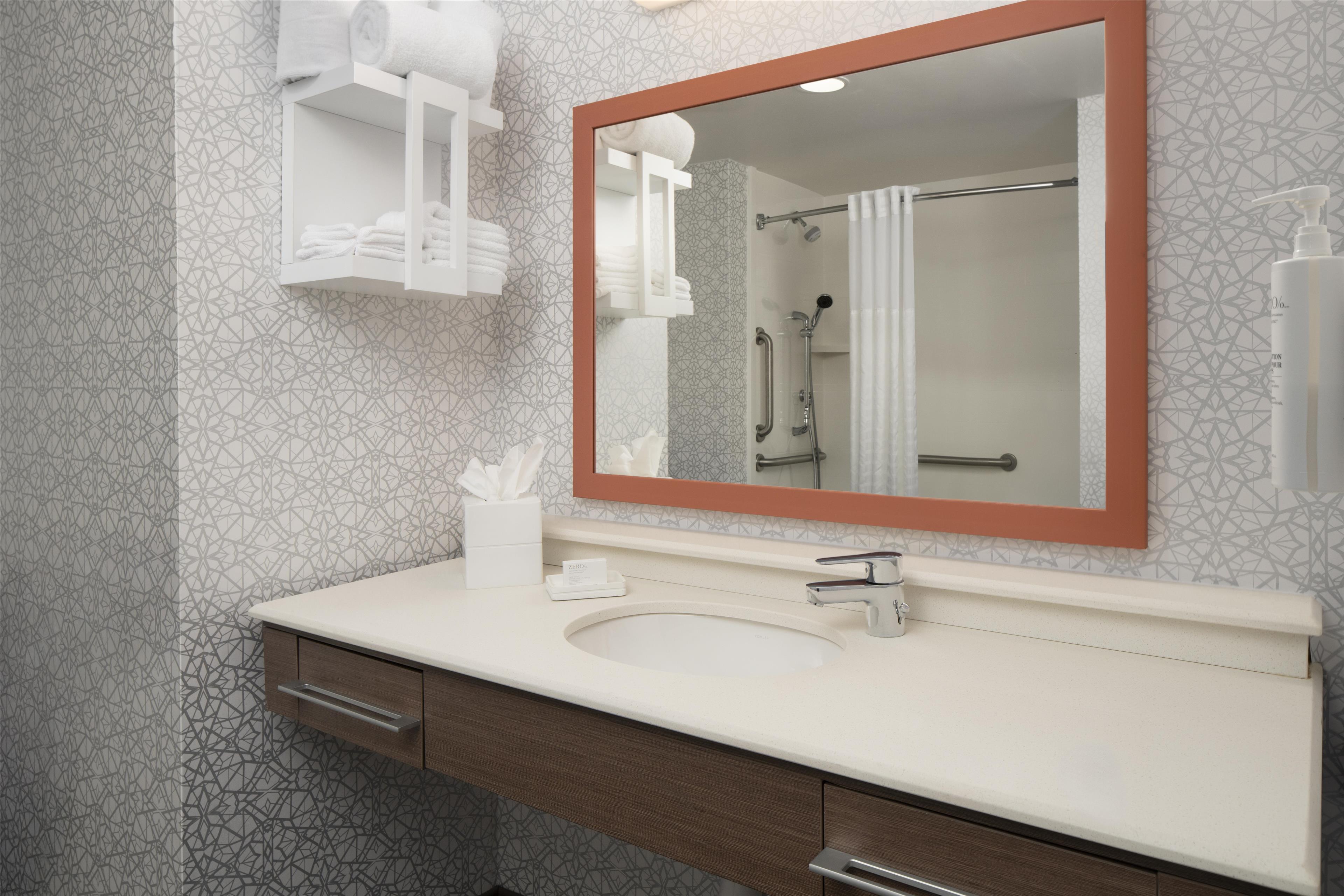 Hampton Inn & Suites by Hilton Yonkers - Westchester Room Type - 2QN MOB HEARING ACC TUB NS