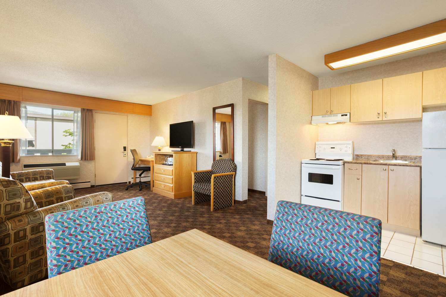 Days Inn Victoria Uptown, BC See Discounts