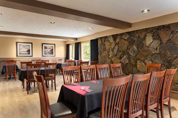 Restaurant - Days Inn Victoria Uptown