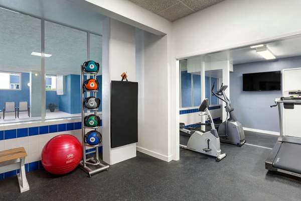 Fitness/ Exercise Room - Days Inn Victoria Uptown