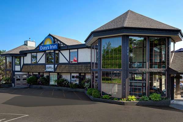 Exterior view - Days Inn Victoria Uptown