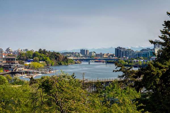 Exterior view - Days Inn Victoria Uptown