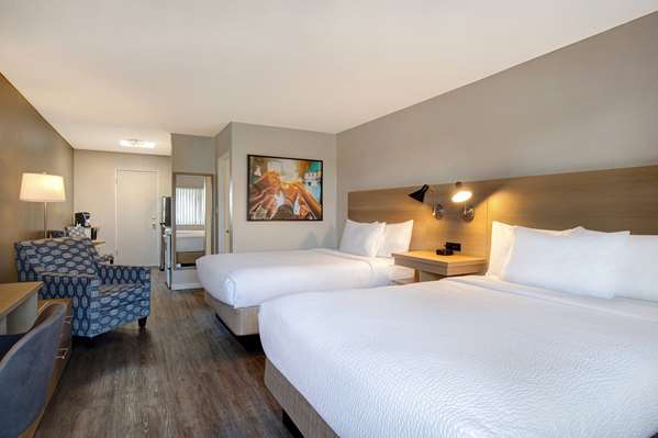  - Days Inn Victoria Uptown