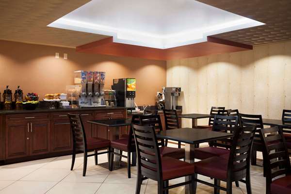 Restaurant - Super 8 Hotel Bronx