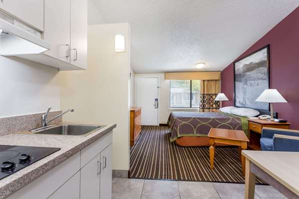 Suite - Super 8 Motel Southern Pines Aberdeen