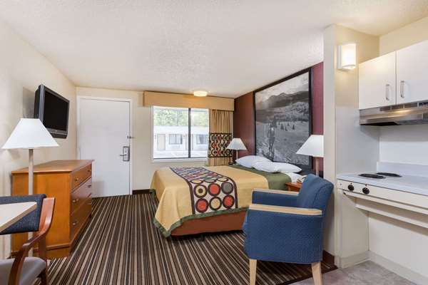 Suite - Super 8 Motel Southern Pines Aberdeen