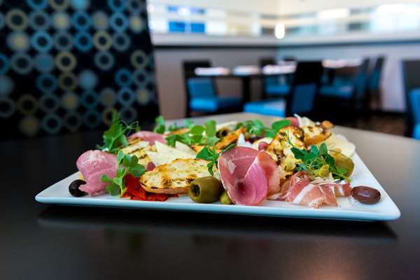 Restaurant - Grand Winnipeg Airport by Lakeview Hotel