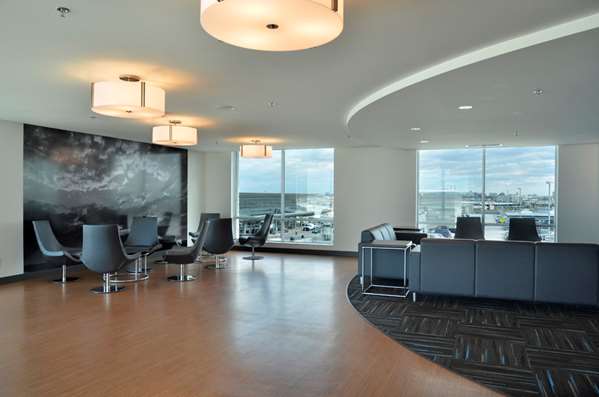 Bar - Grand Winnipeg Airport by Lakeview Hotel