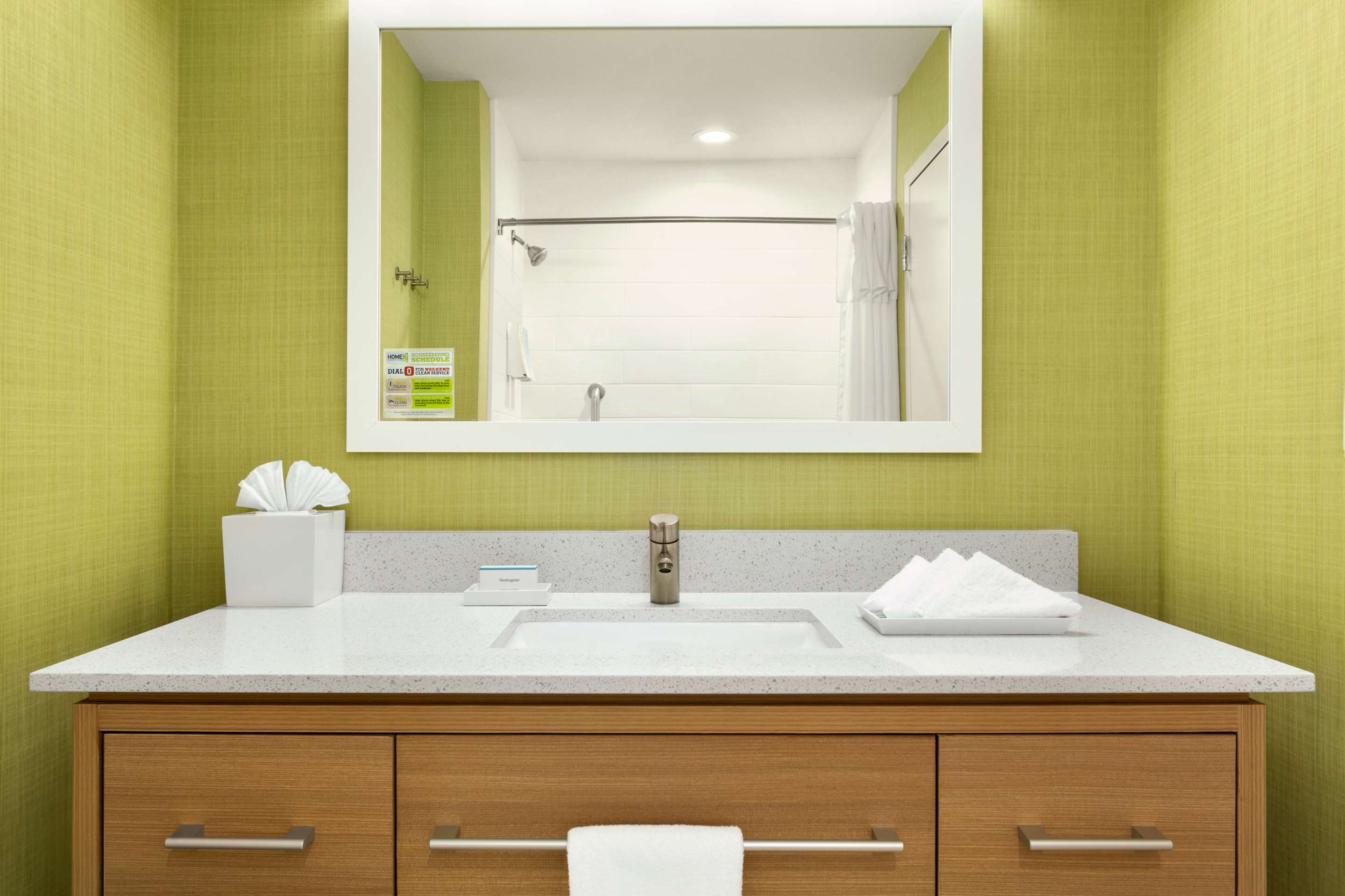 Guest room bath