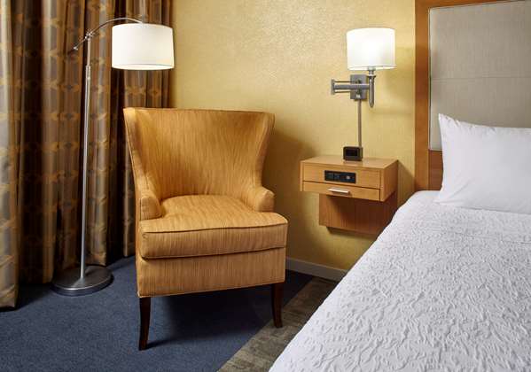  - Hampton Inn & Suites Airport South Pittsburgh - I-376, Exit 61