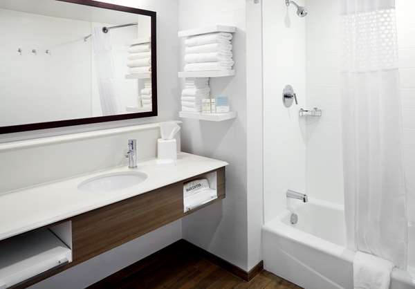  - Hampton Inn & Suites Airport South Pittsburgh - I-376, Exit 61