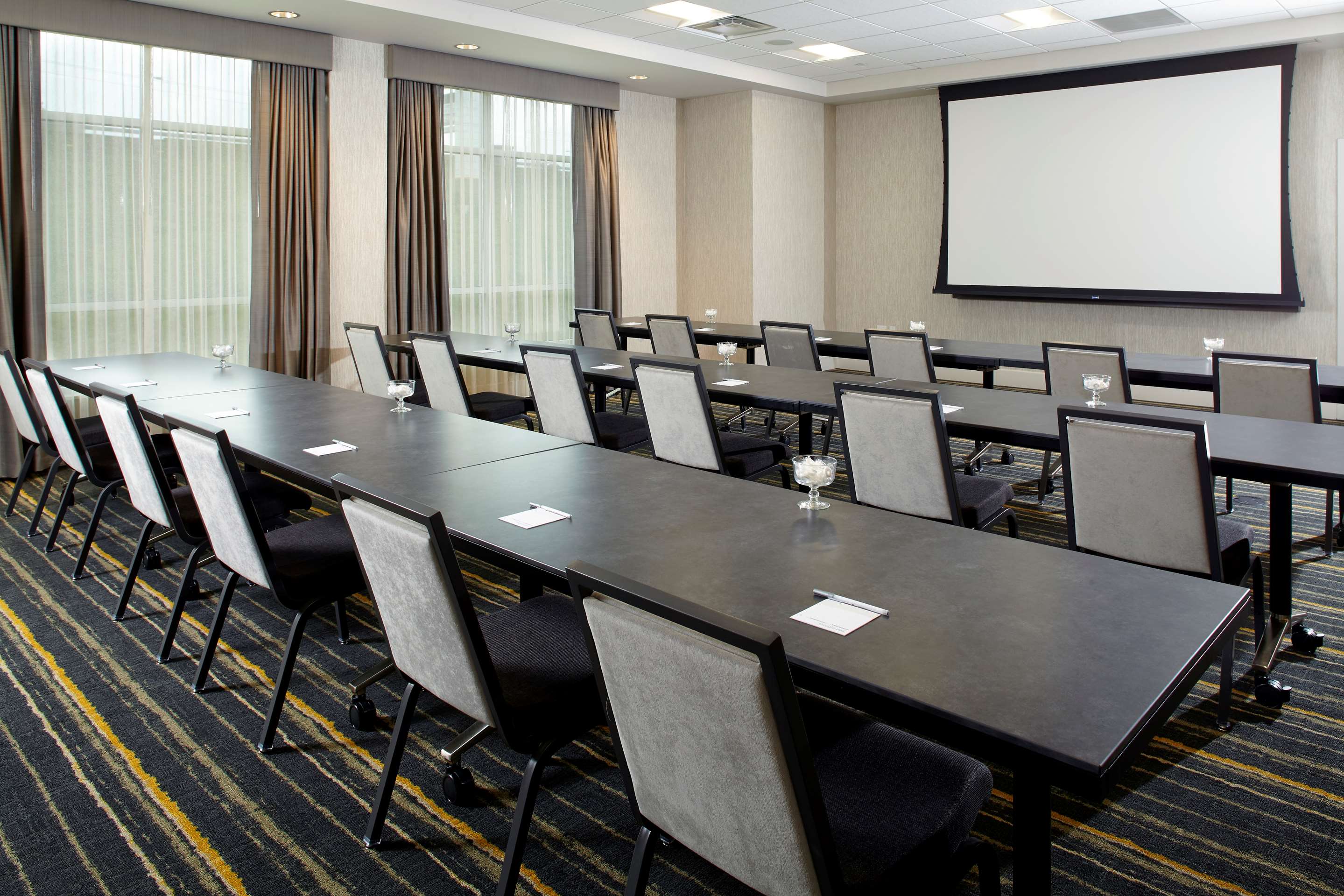 Meeting Room | Hampton Inn & Suites Pittsburgh Airport South–Settlers Ridge