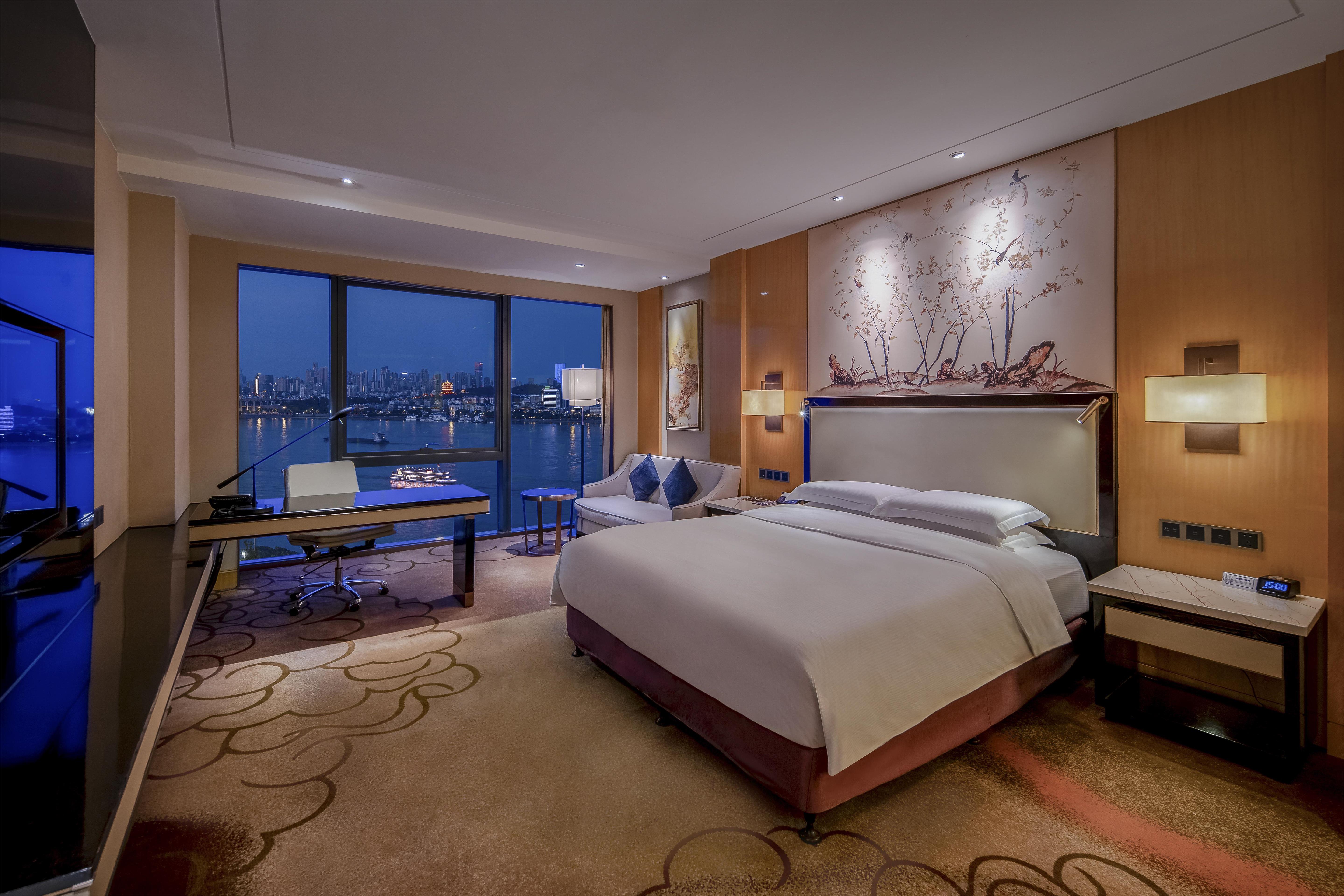 Hilton Wuhan Riverside Room Type - KING PREMIER HIGH FLOOR