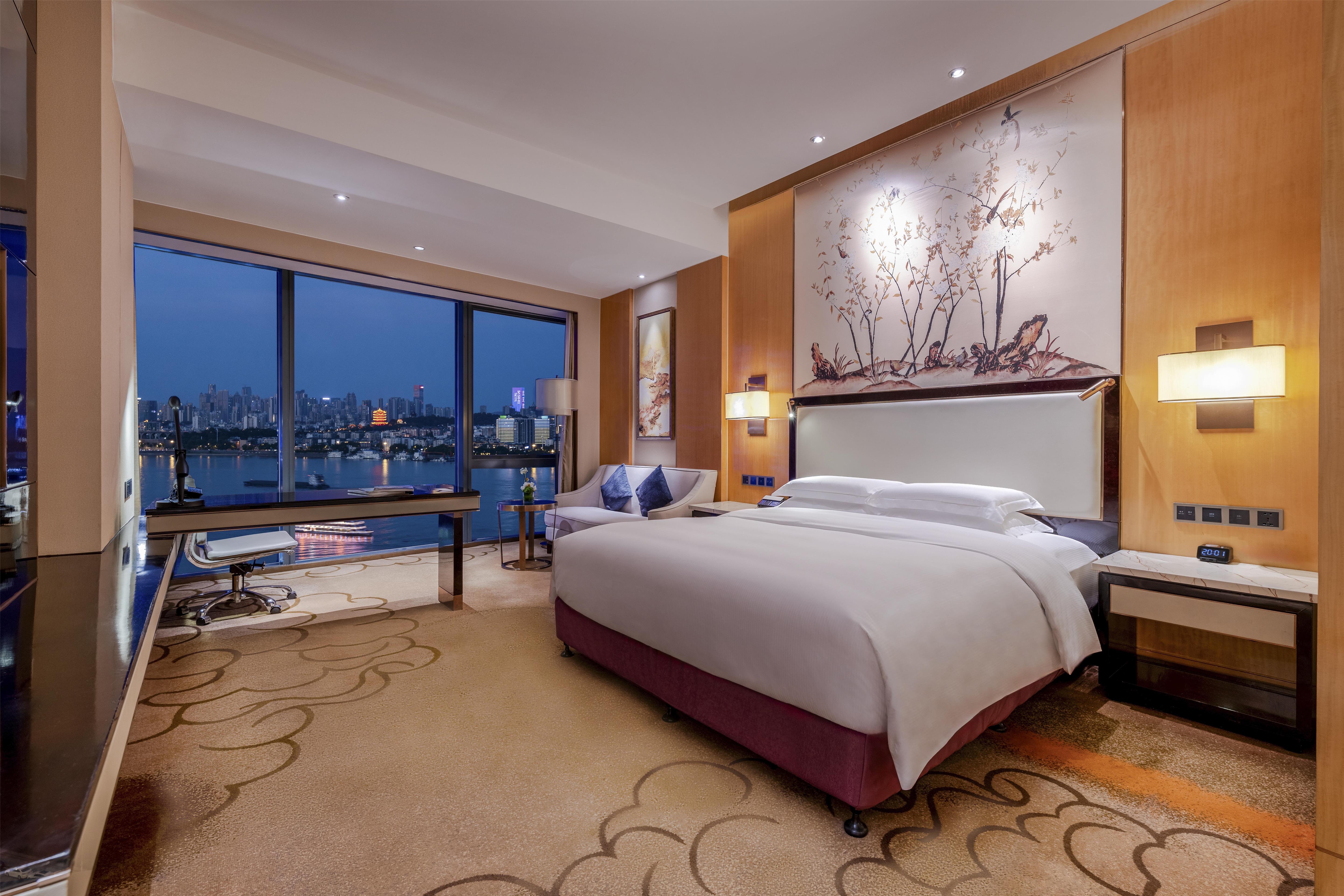Hilton Wuhan Riverside Room Type - KING EXECUTIVE RIVER VIEW