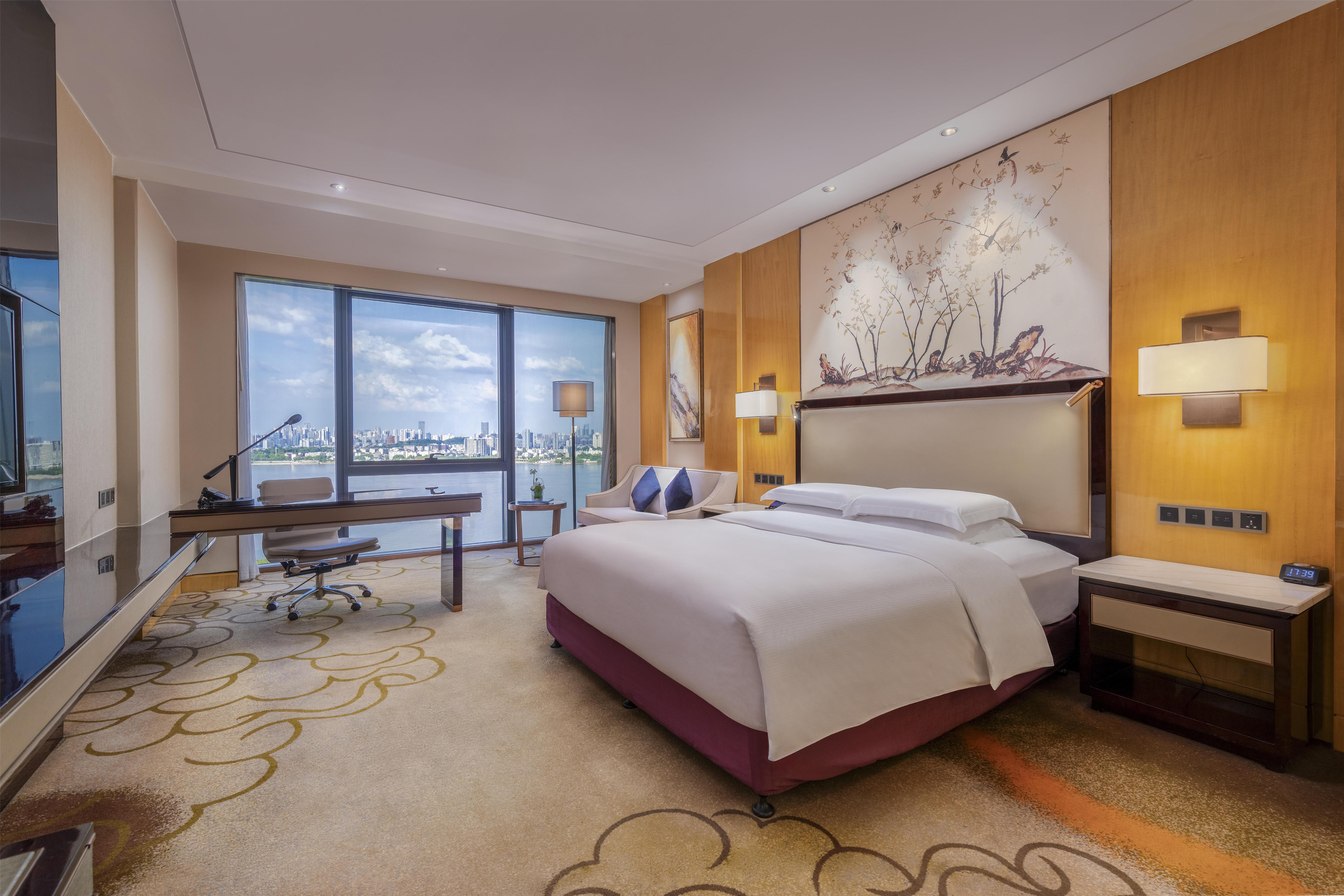 Hilton Wuhan Riverside - Tap to explore photos