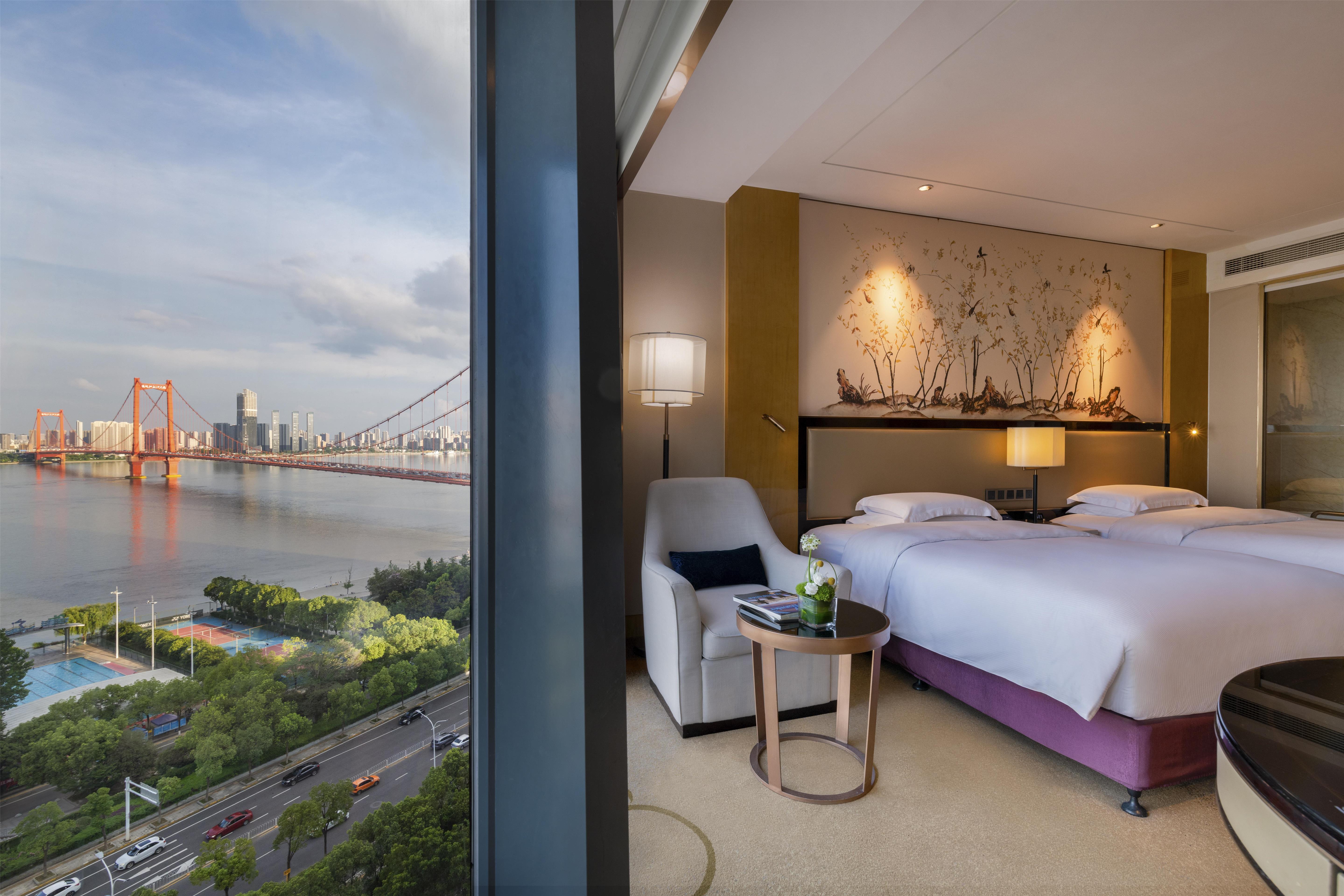 Hilton Wuhan Riverside Room Type - TWIN PREMIER HIGH FLOOR