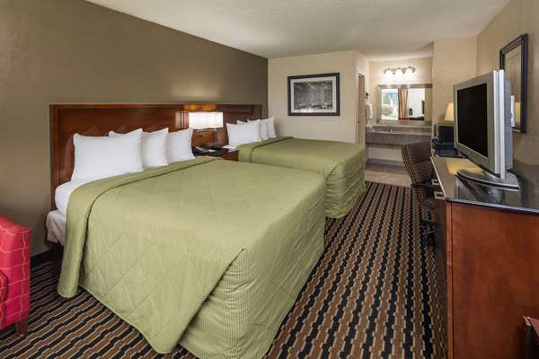  - Days Inn Airport North Charlotte - I-85, Exit 32