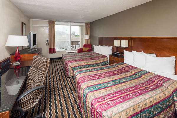  - Days Inn Airport North Charlotte - I-85, Exit 32