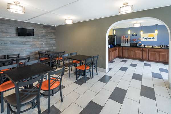  - Days Inn Airport North Charlotte - I-85, Exit 32