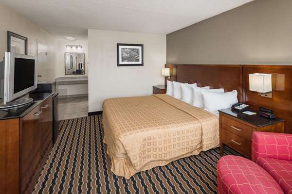  - Days Inn Airport North Charlotte - I-85, Exit 32