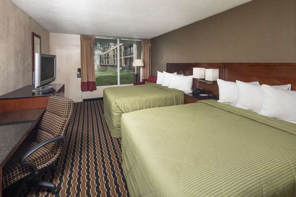 - Days Inn Airport North Charlotte - I-85, Exit 32