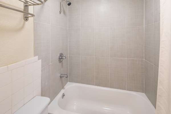  - Days Inn Airport North Charlotte - I-85, Exit 32