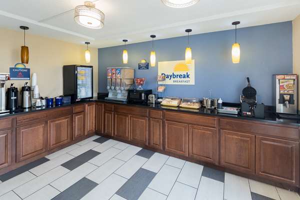  - Days Inn Airport North Charlotte - I-85, Exit 32