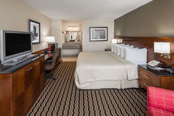  - Days Inn Airport North Charlotte - I-85, Exit 32