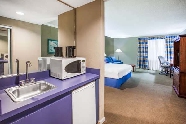  - Days Inn Midland