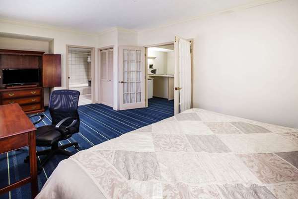 Suite - Days Inn Midland