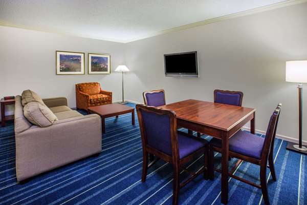 Suite - Days Inn Midland