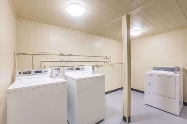 Amenities - Days Inn University College Station