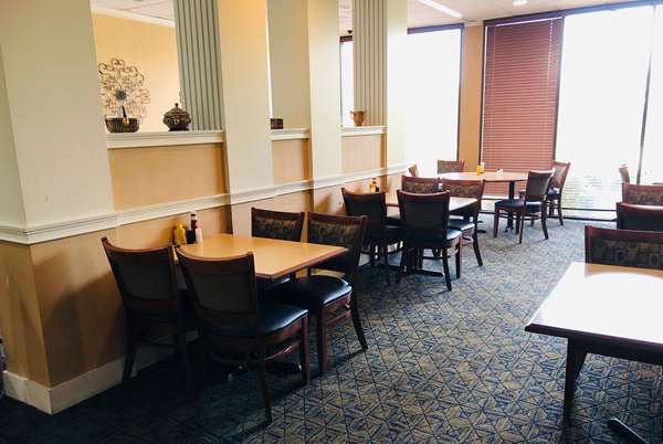 Restaurant - Howard Johnson Hotel Atlanta Airport College Park - I-285, Exit 60