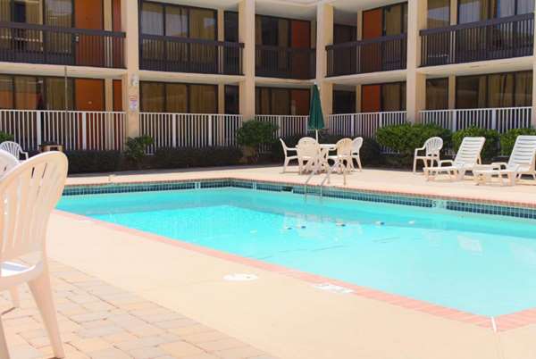 Pool - Howard Johnson Hotel Atlanta Airport College Park - I-285, Exit 60