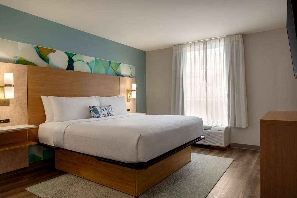 WYNDHAM GARDEN ATLANTA AIRPORT-guestroom-Guest Room,Suite,On-Site.jpg