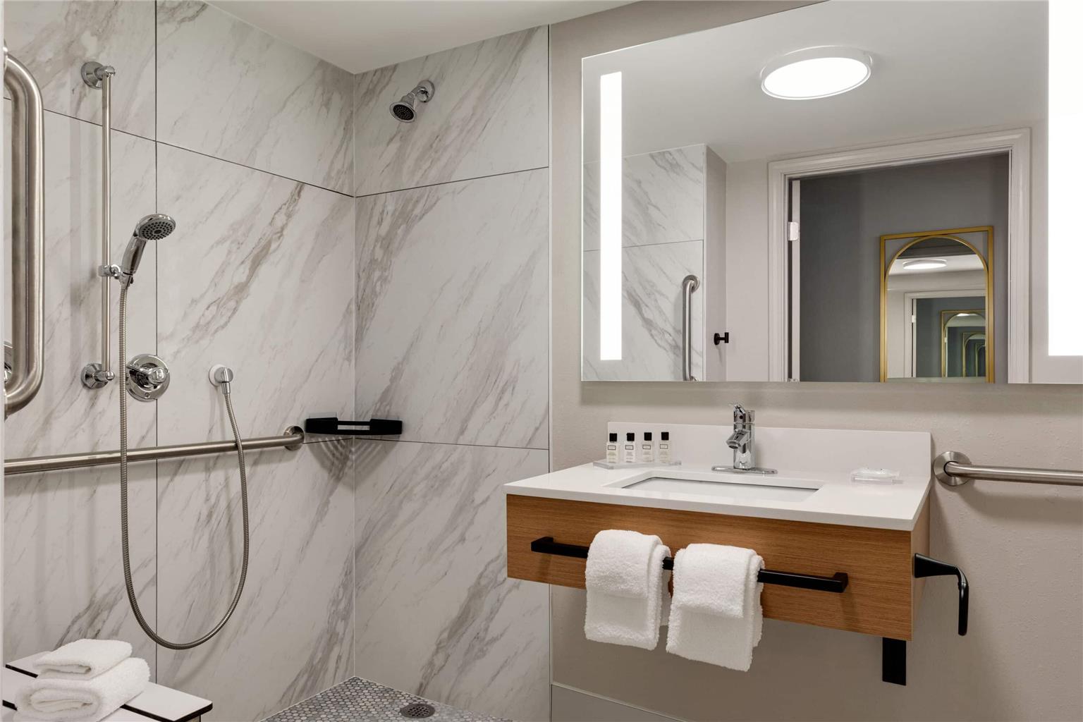WYNDHAM GARDEN ATLANTA AIRPORT-guestroom-Guest Room,Bathroom,Shower,Accessibility,On-Site.jpg
