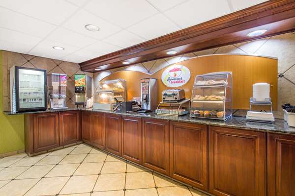  - Super 8 Hotel Beloit - I-39 & I-90, Exit 185