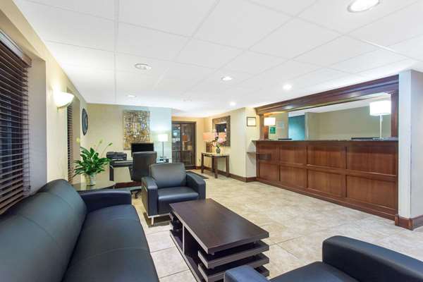  - Super 8 Hotel Beloit - I-39 & I-90, Exit 185