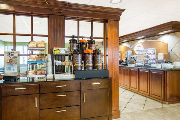  - Super 8 Hotel Beloit - I-39 & I-90, Exit 185