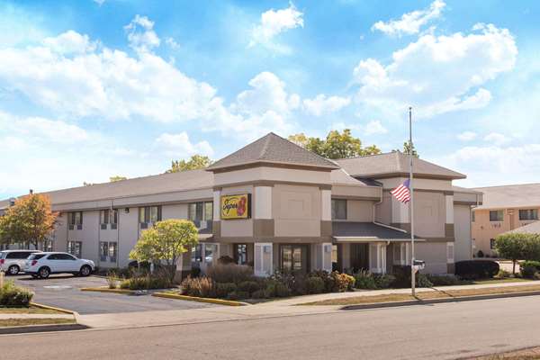 Exterior view - Super 8 Hotel Beloit - I-39 & I-90, Exit 185