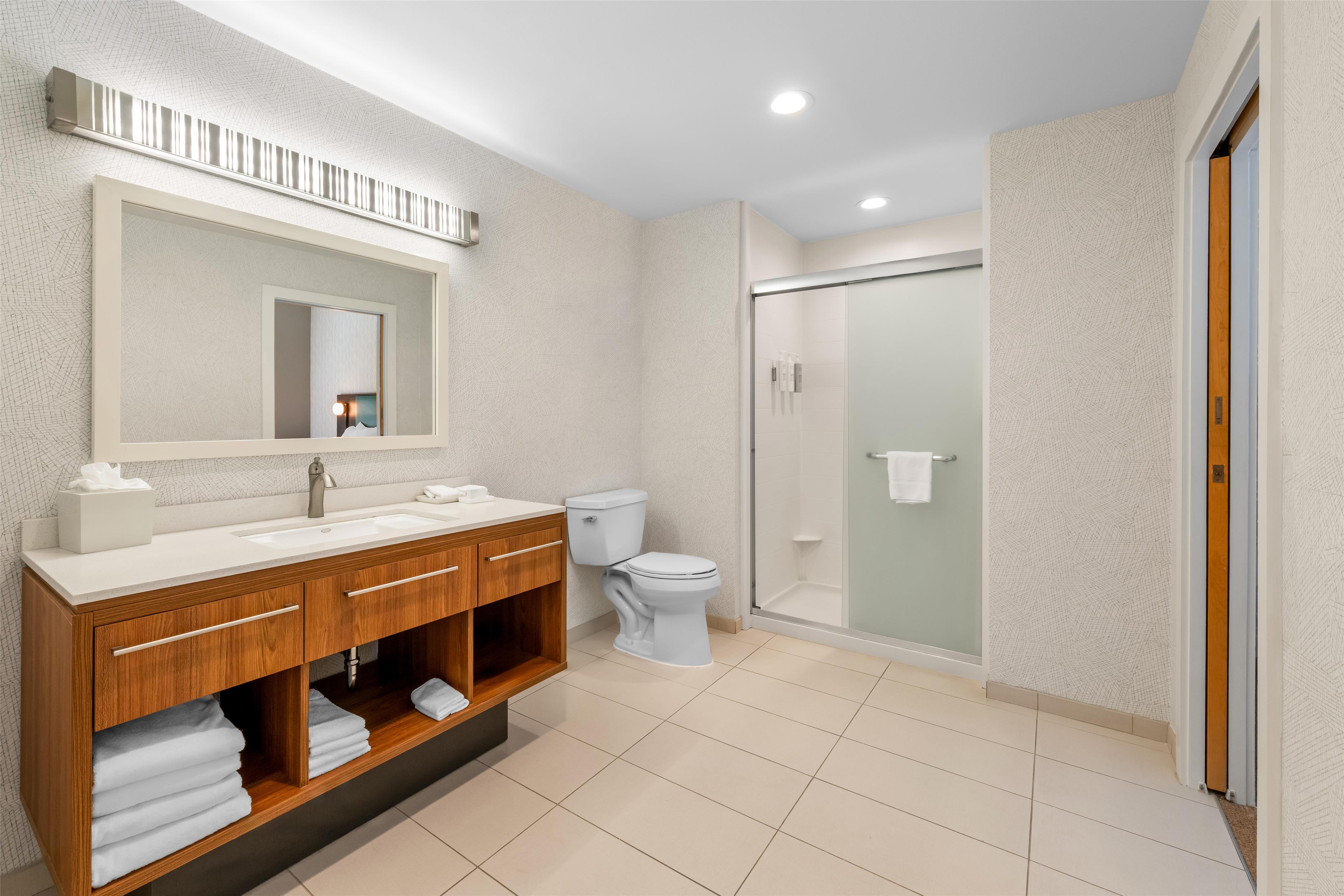 Guest room bath