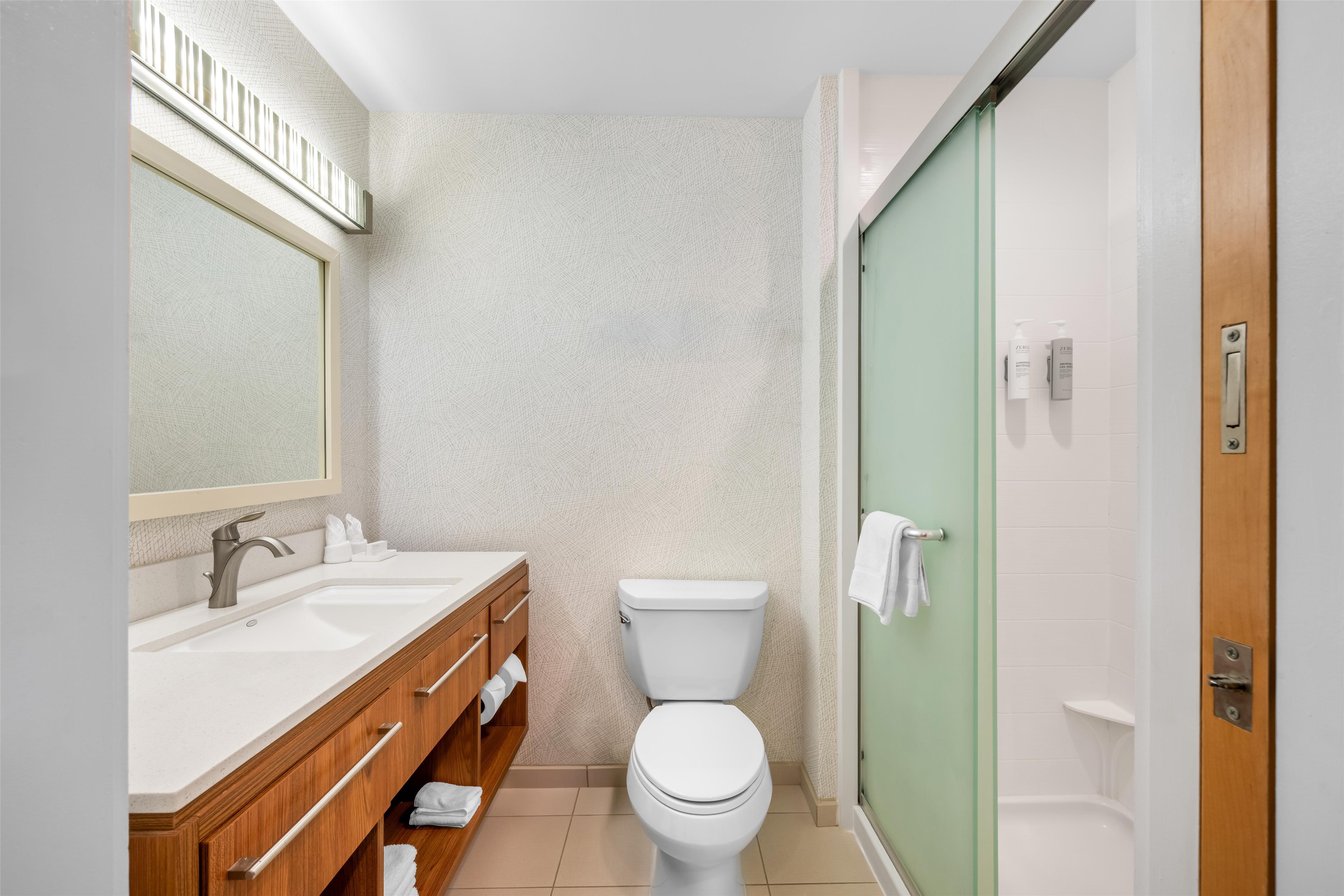 Guest room bath