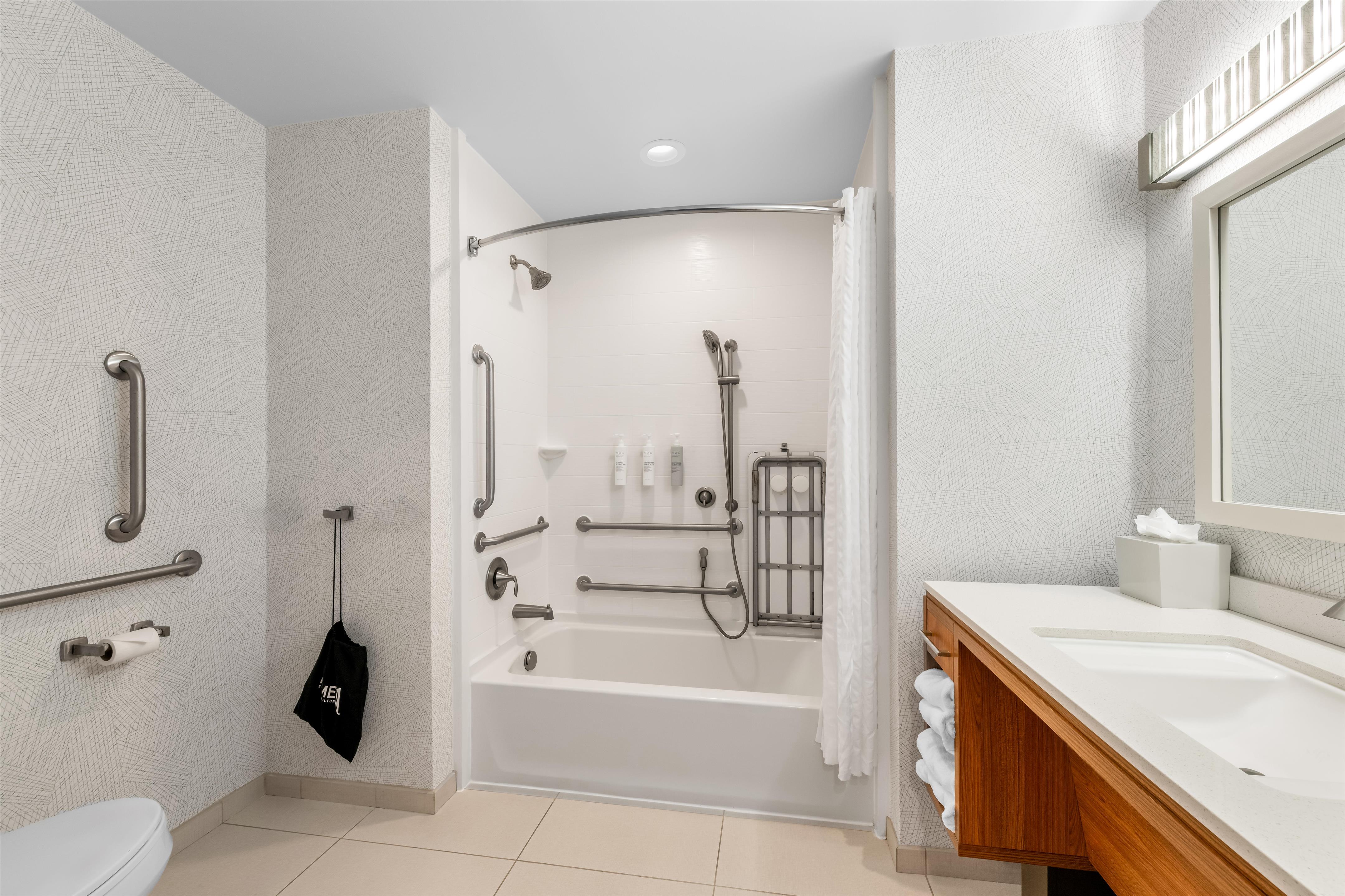 Guest room bath