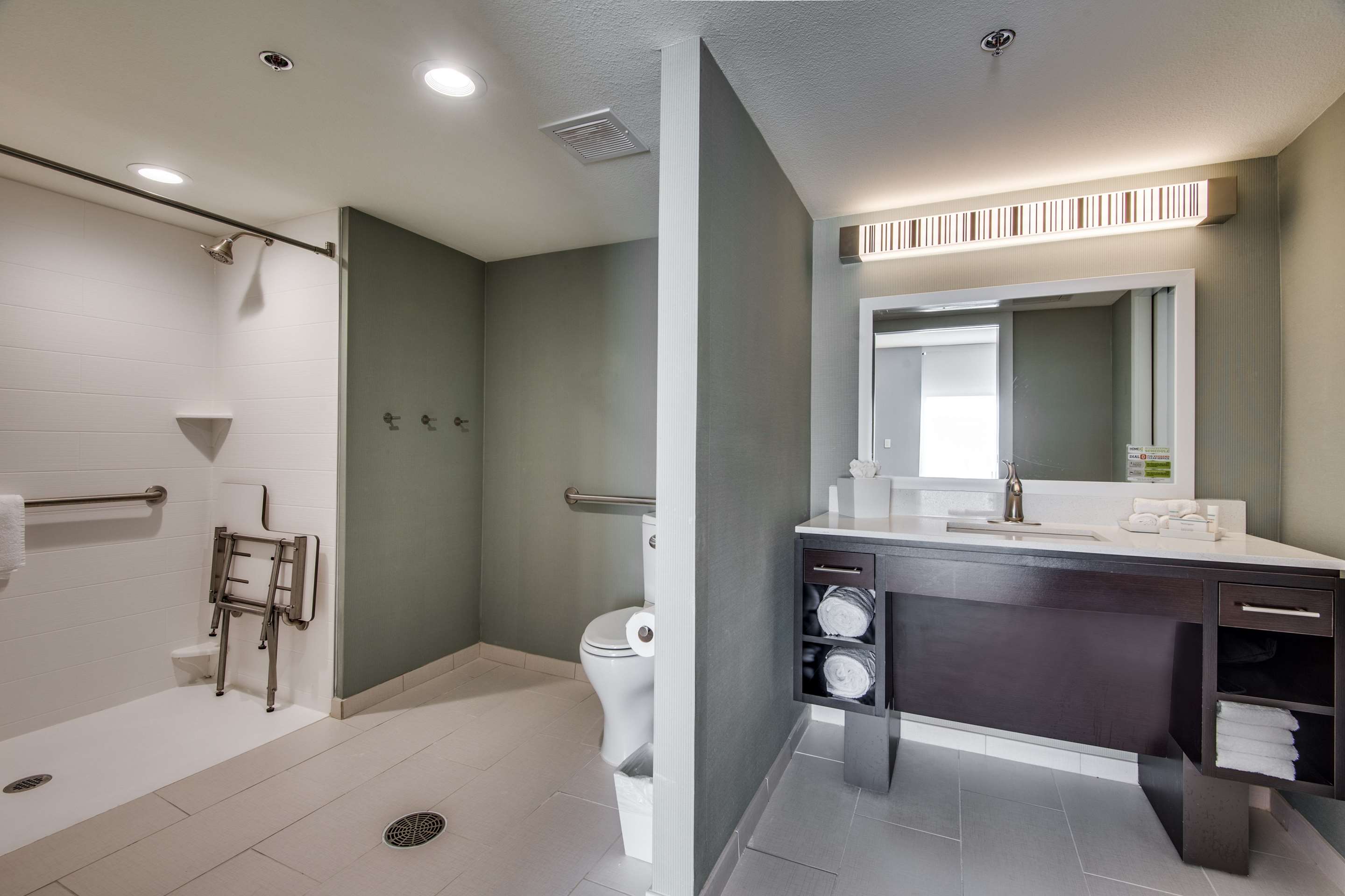 Guest room bath