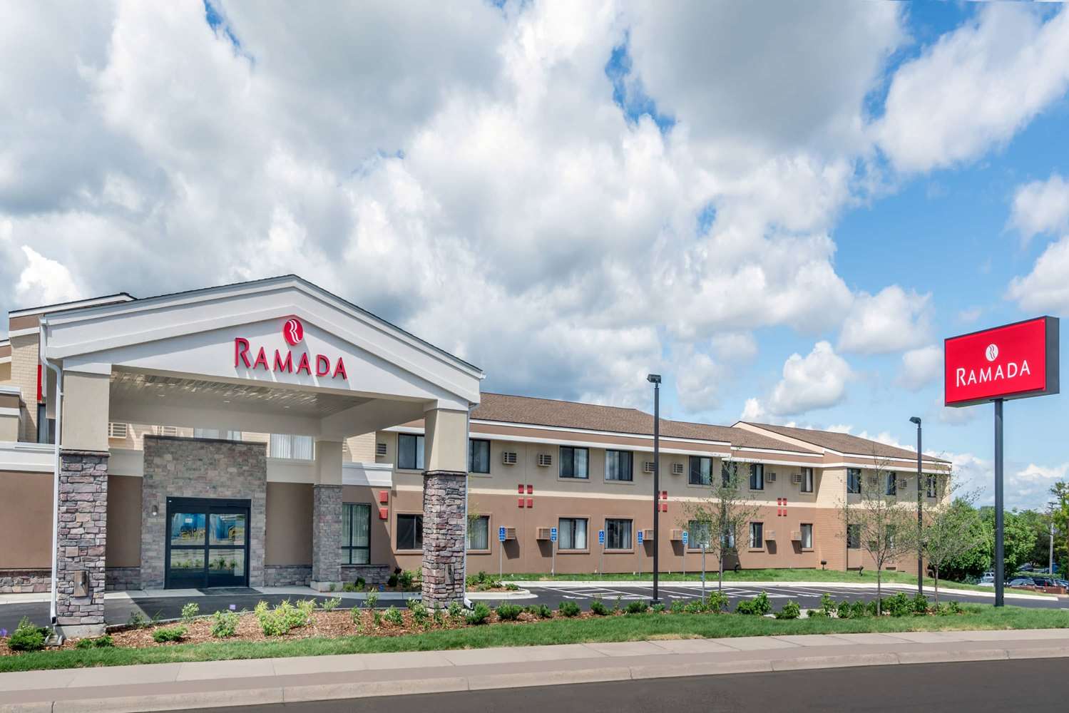 Ramada Hotel Golden Valley, MN See Discounts